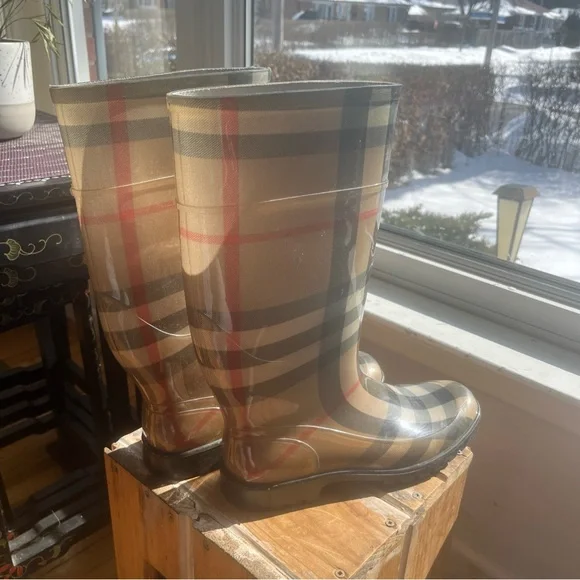 Plaid Rain Boots - Picture 4 of 11